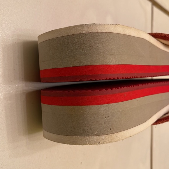 Red and white platform flip flops with suede band - Picture 7 of 7